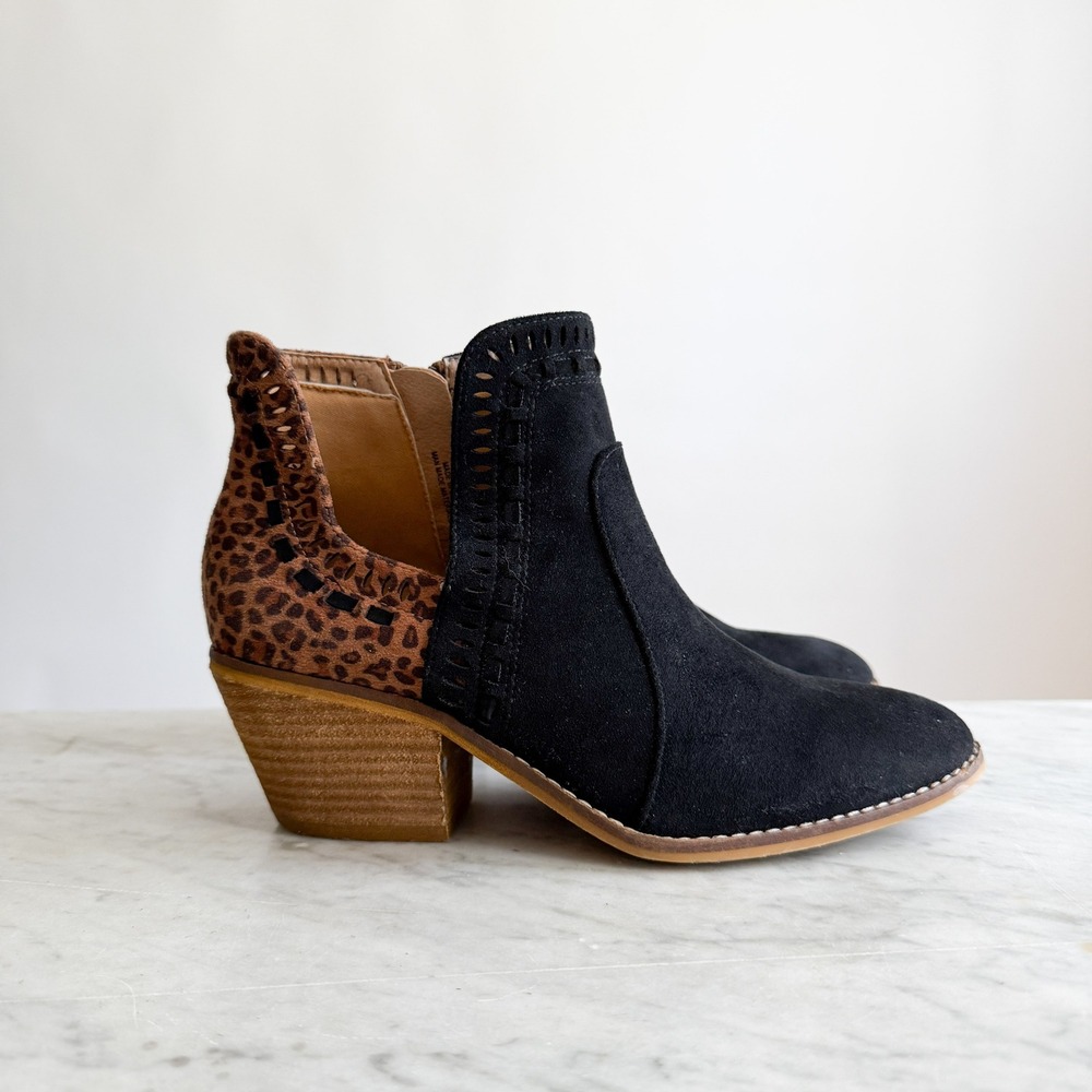 Corky's Boutique Index black leopard vegan suede‎ leather ankle boots size 7